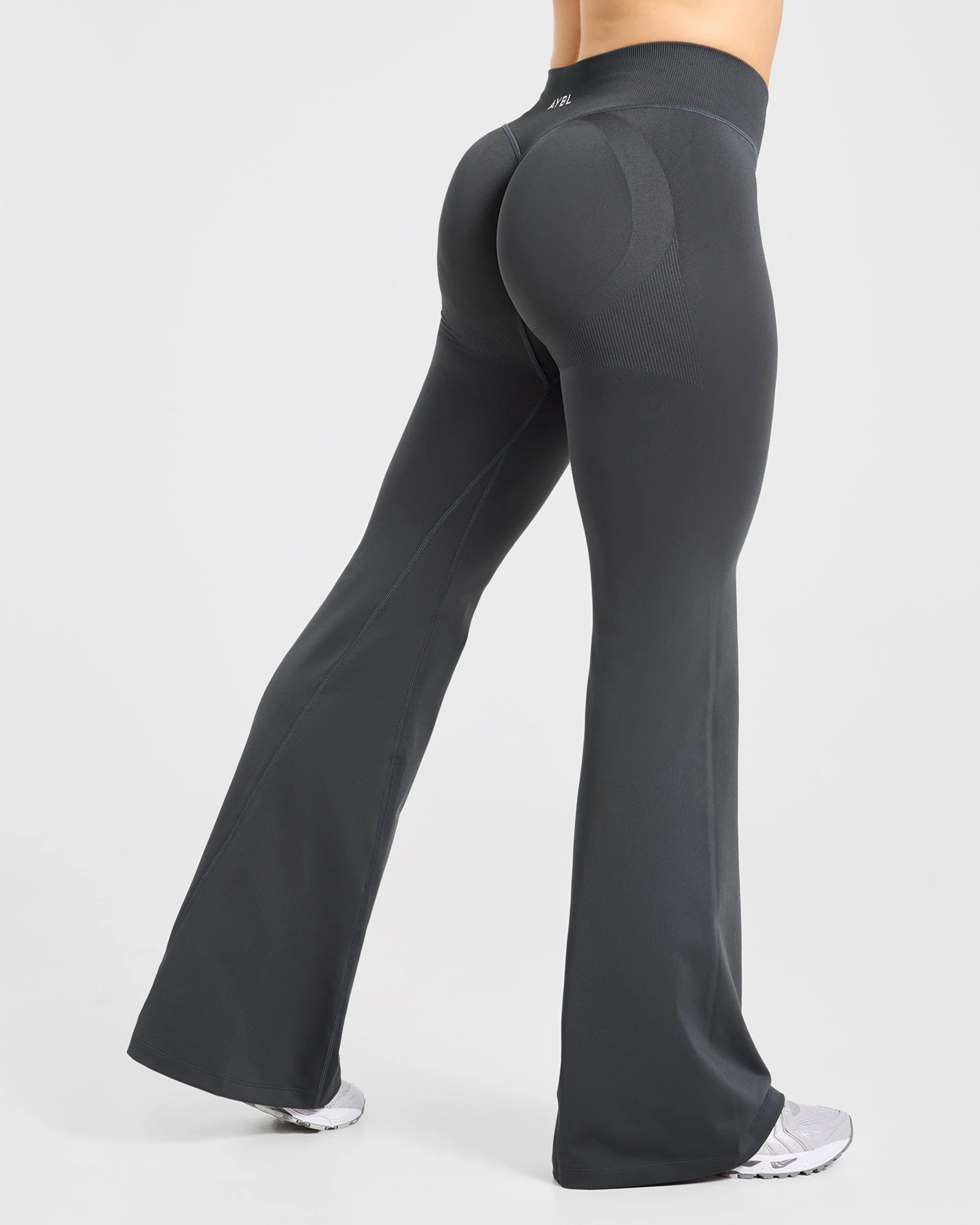 Adapt Seamless Flared Leggings - Dark Charcoal
