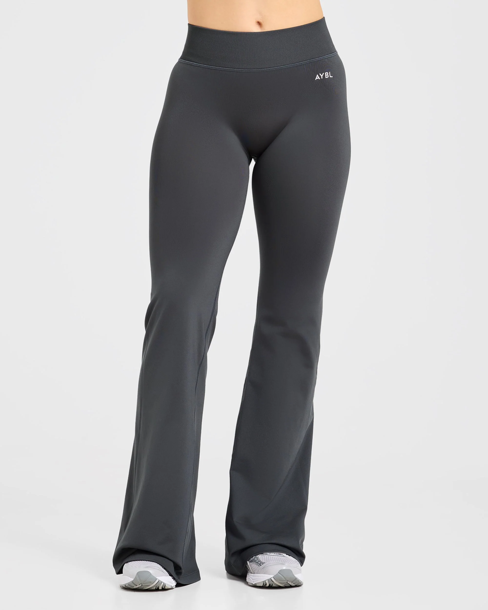 Adapt Seamless Flared Leggings - Dark Charcoal - Image 2