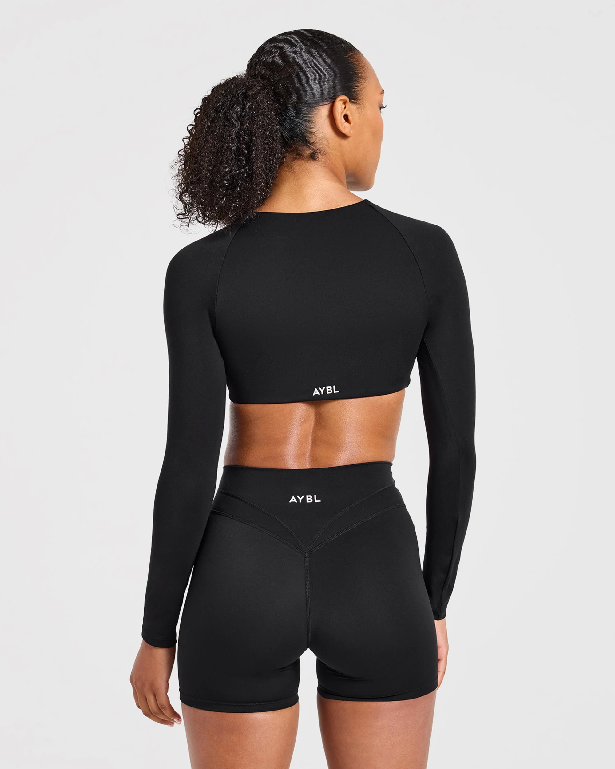 Engage Long Sleeve Crop Top - Noir - Image 2