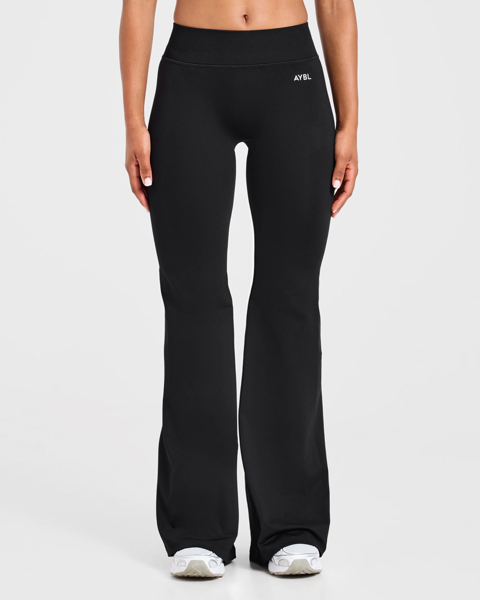 Enhance Seamless Flared Leggings - Noir - Image 2