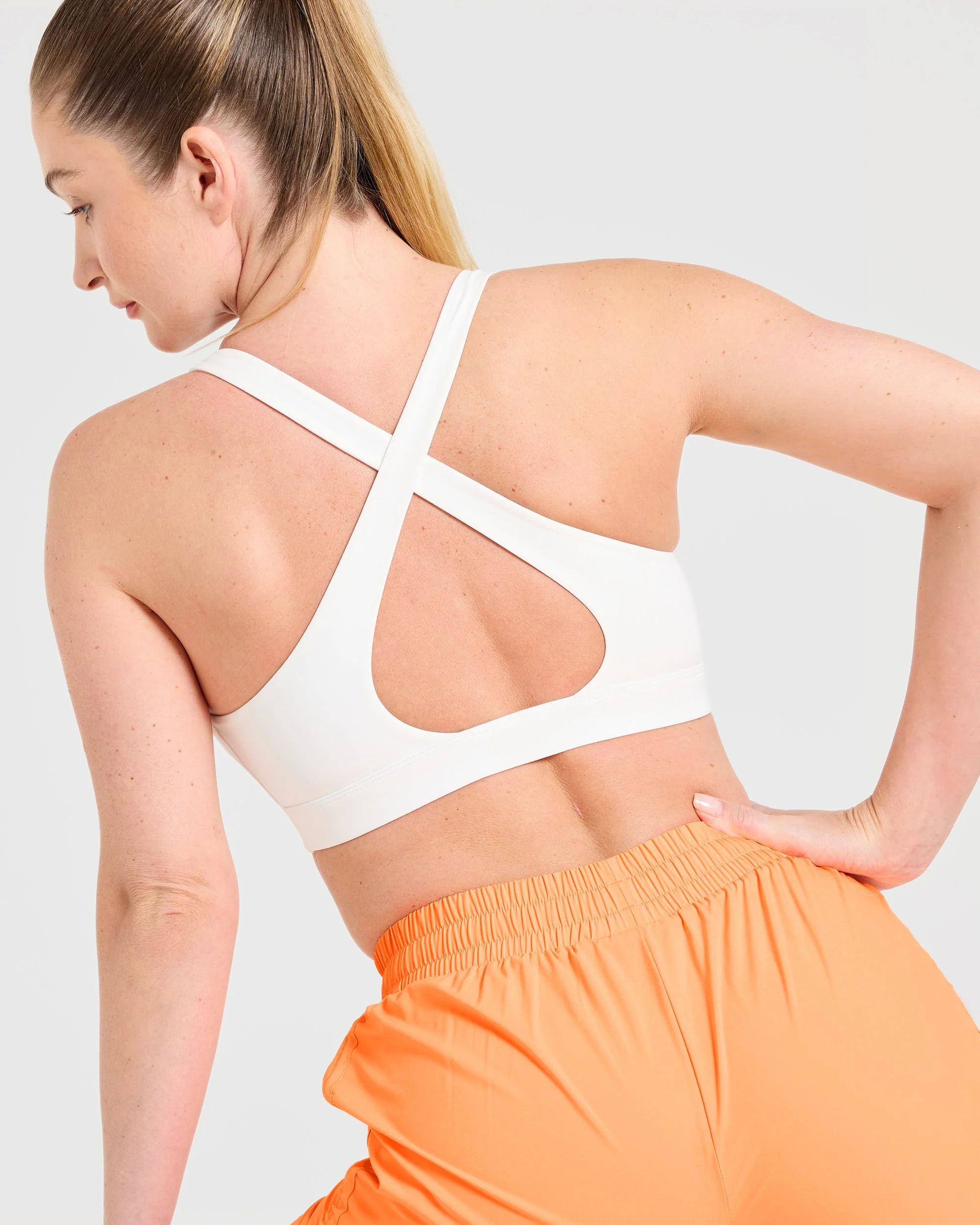 Run Cross Back Sports Bra - Blanc - Image 7