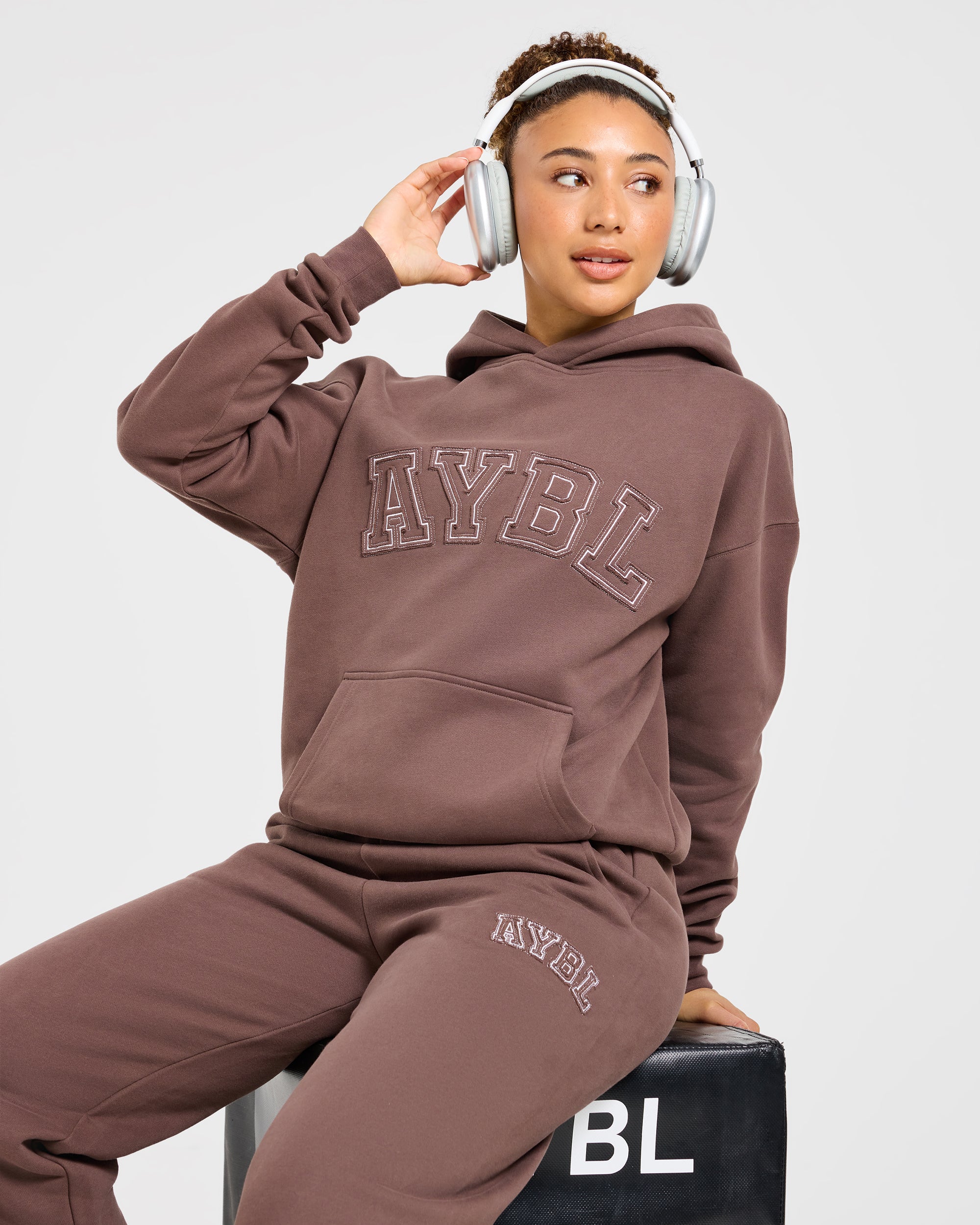 Varsity Applique Oversized Straight Leg Joggers - Marron - Image 7